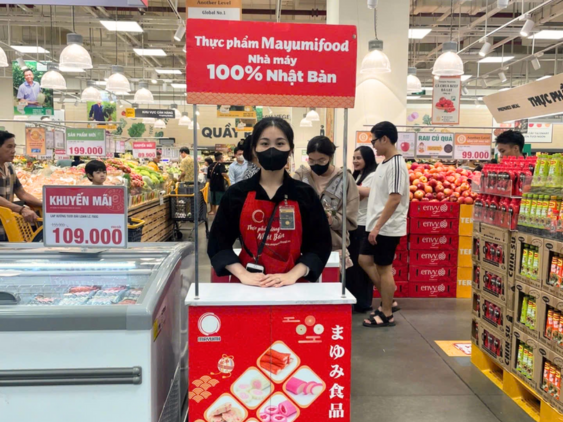 Hoạt động sampling thanh cua tại các siêu thị