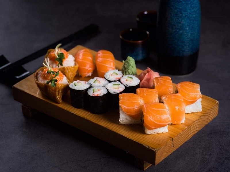 TUYỆT CHIÊU LÀM MÓN CƠM CUỘN SUSHI NHẬT BẢN ĐƠN GIẢN TẠI NHÀ